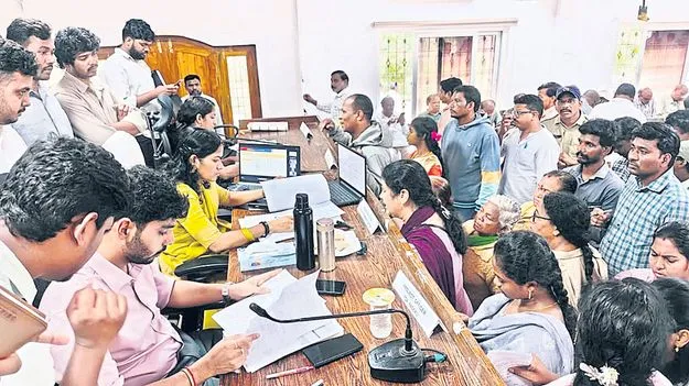 పీజీఆర్‌ఎస్‌కు జిల్లా అధికారుల హాజరు తప్పనిసరి