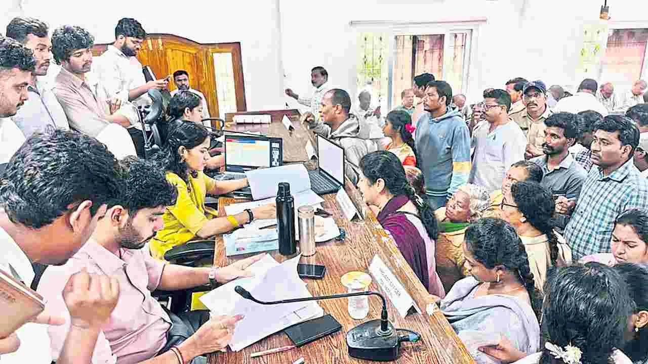పీజీఆర్‌ఎస్‌కు జిల్లా అధికారుల హాజరు తప్పనిసరి