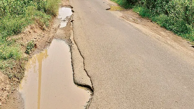 బెర్ములు లేక.. విస్తరణకు నోచుకోక