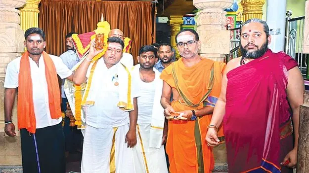 శ్రీశైల భ్రమరాంబకు పల్లకీసేవ