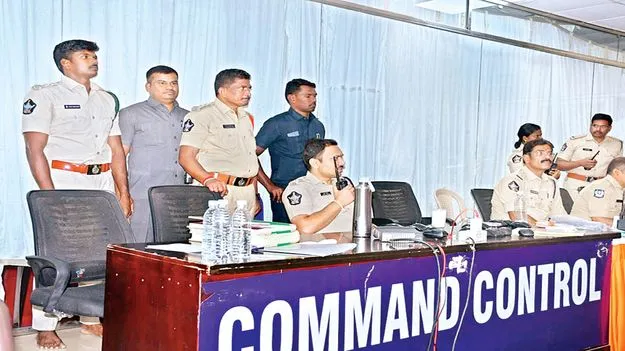 గమ్యస్థానాలు సురక్షితంగా చేరుకోండి: ఎస్పీ