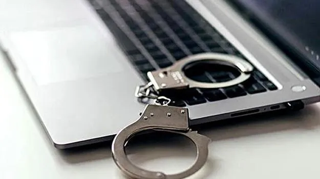 ఐ బొమ్మతో లింక్‌.. 120 మిర్రర్‌ సైట్లు!