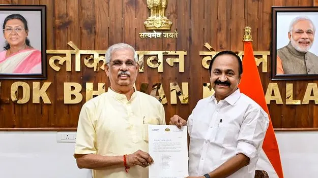 20 మందితో సతీశన్‌ క్యాబినెట్‌