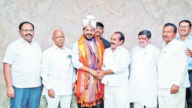 కార్మికుల పక్షమే..