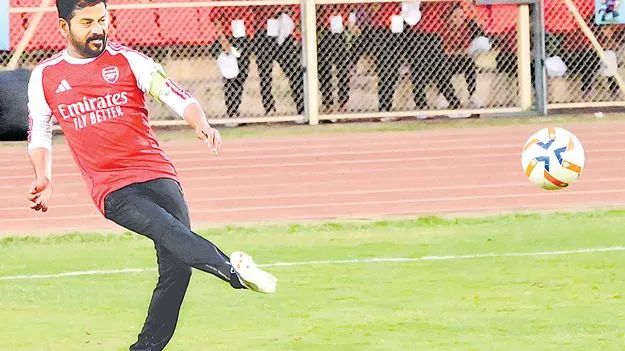 యువత మైదానాల్లోకి రావాలి