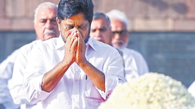 వీర్‌ భూమిలో రాజీవ్‌ గాంధీకి భట్టి నివాళి
