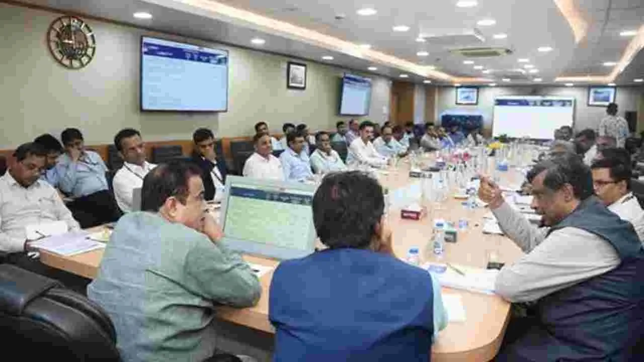 గడువులోగా రహదారుల పనులు పూర్తి కావాలి