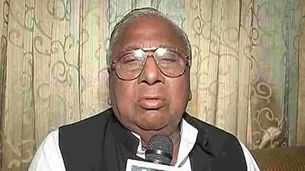 బీసీలు ఓట్లేసే మిషన్లా?: వీహెచ్‌