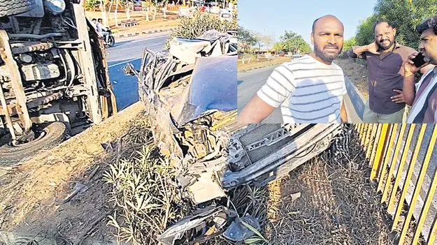కారు నుజ్జునుజ్జయినా..  నూకలు మిగిలాయ్‌! 