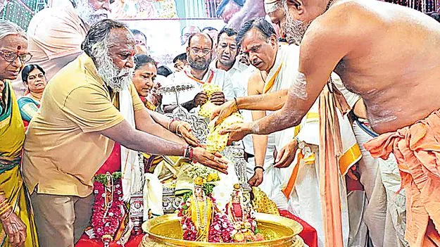 సంగారెడ్డిలో వైభవంగా సీతారాముల కల్యాణం