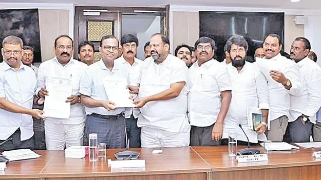 జూన్‌ 2న ఉద్యోగులకు డిజిటల్‌ హెల్త్‌ కార్డులు