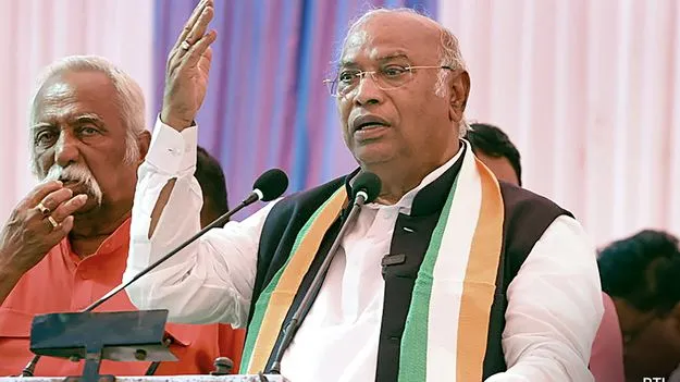 దేశాన్ని మోదీ నాశనం చేస్తున్నారు: ఖర్గే
