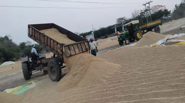 Peddapalli:  వడ్లను కొనేదెప్పుడు?