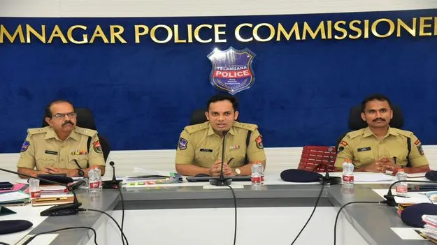 Karimnagar:   పెండింగ్‌ కేసులు పరిష్కరించాలి...