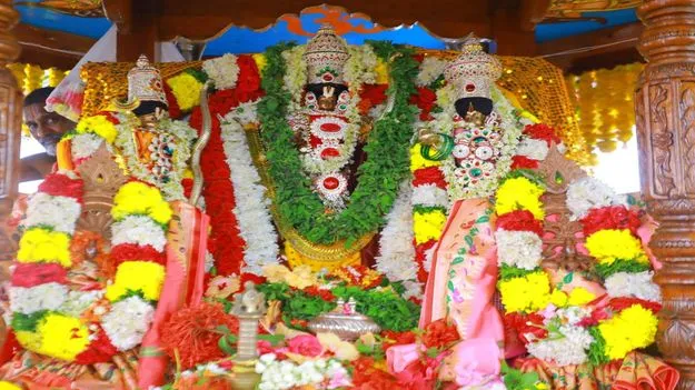 Karimnagar:   కనుల పండువగా చంద్ర రథోత్సవం..