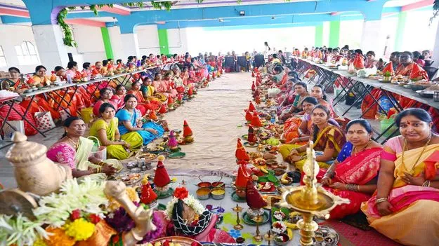 Jagtial: ఘనంగా వరలక్ష్మీ వ్రతాలు