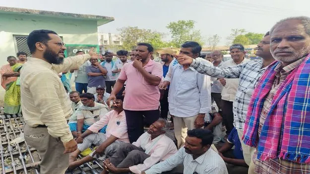  Karimnagar:   మక్కల కొనుగోళ్లపై రైతుల ఆగ్రహం
