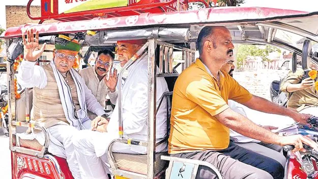 పొదుపులో పోటాపోటీ!