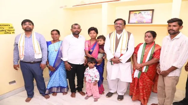 మహిళలు ఆర్థికంగా ఎదిగేందుకు చేయూత 