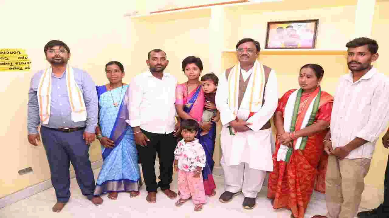 మహిళలు ఆర్థికంగా ఎదిగేందుకు చేయూత