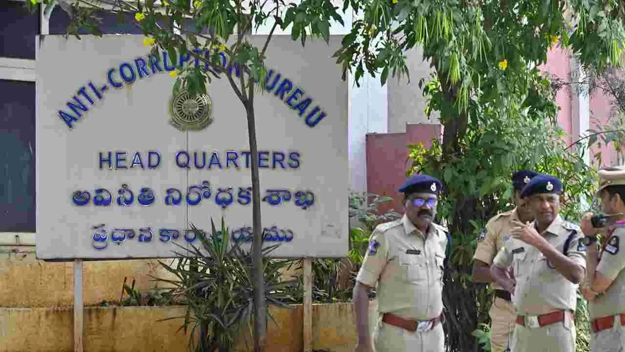 స్టేషన్‌ బెయిల్‌కు రూ.లక్ష డిమాండ్‌