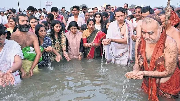 త్రివేణి సంగమం.. భక్తజన సంద్రం