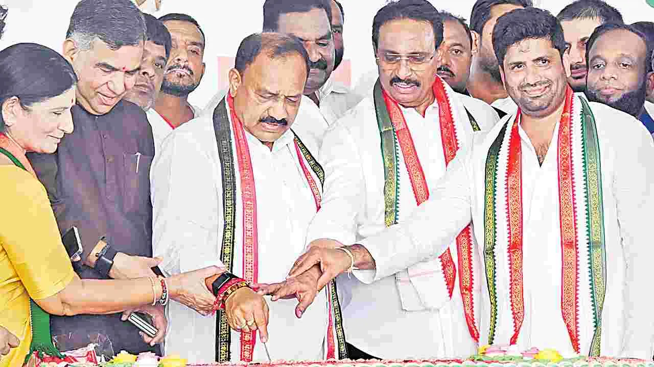 గాంధీభవన్‌లో ఘనంగా రాహుల్‌ జన్మదిన వేడుక