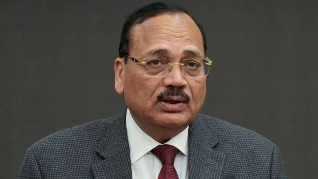 బొద్దింకల్లా వ్యవస్థపై దాడి చేస్తున్నారు