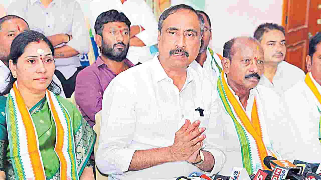 స్పెషల్‌ ప్యాకేజీతోనే బీఆర్‌ఎ్‌సలో జీవన్‌రెడ్డి చేరిక