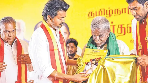 ఏడాదికి 6 గ్యాస్‌ సిలిండర్లు ఉచితం