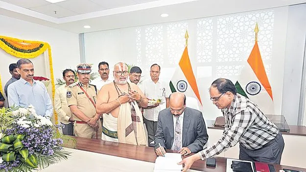 సలహాదారుగా శివధర్‌రెడ్డి బాధ్యతల స్వీకరణ