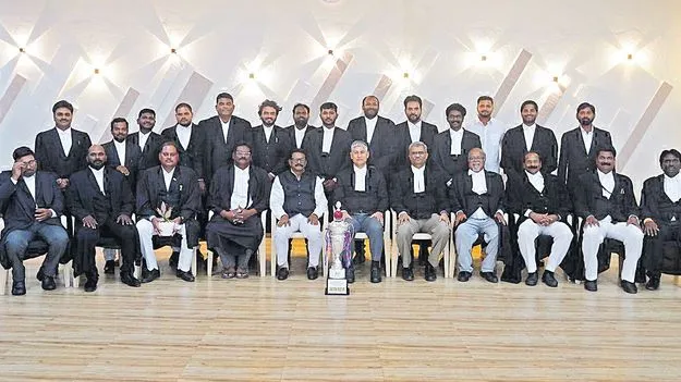 ఏపీ అడ్వొకేట్స్‌ క్రికెట్‌ టీమ్‌కు సీజే అభినందనలు