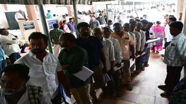 ఆన్‌లైన్‌ అర్జీలు తూచ్‌!