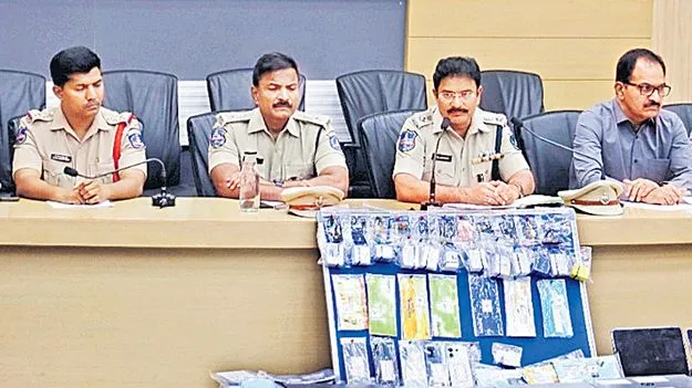 నకిలీ పత్రాల సృష్టికి రూ.8 కోట్లు