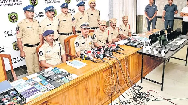 ఆర్నెల్లు.. 240 ఖాతాలు.. రూ.400 కోట్ల బెట్టింగ్‌