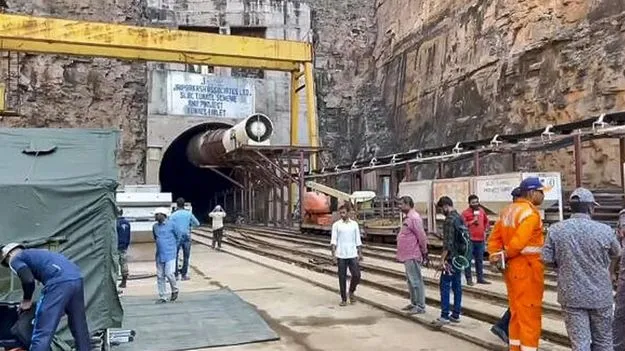ఎస్‌ఎల్‌బీసీ సొరంగం తవ్వకం పనులు పునః ప్రారంభం