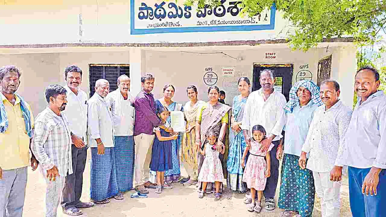 సర్కారు బడికి స్థానిక ప్రజాప్రతినిధులు, ఉద్యోగుల పిల్లలు