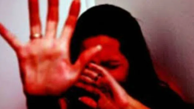 టీ తాగుదామని తీసుకువెళ్లి అత్యాచారం 