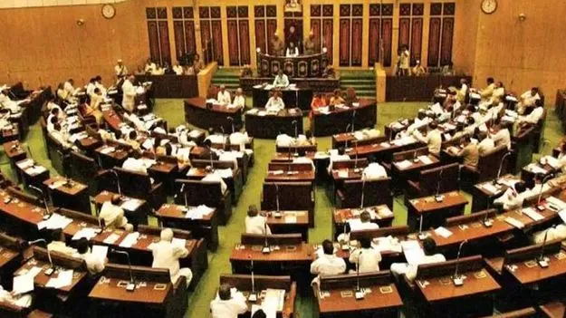 మంత్రుల చాంబర్లలో ఎమ్మెల్యేల సందడి