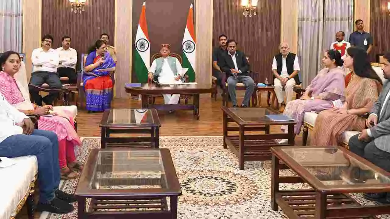 సరస్వతి అంత్య పుష్కరాలకు గవర్నర్‌కు ఆహ్వానం