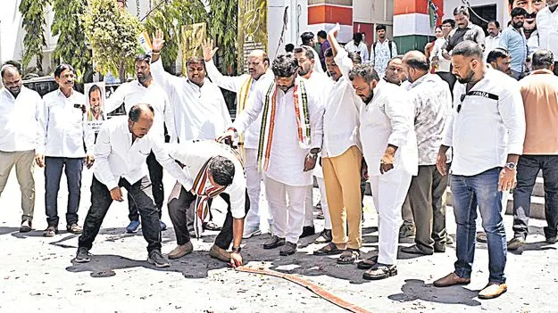 నీ పో మోనే విజయన్‌...