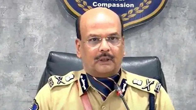 పోలీసు సిబ్బందికి కరదీపికలా హ్యాండ్‌ బుక్‌ 