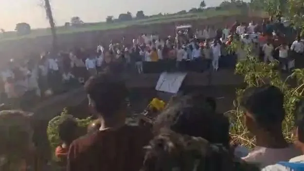బావిలో వ్యాన్‌ బోల్తా ..14 మంది భక్తుల మృతి
