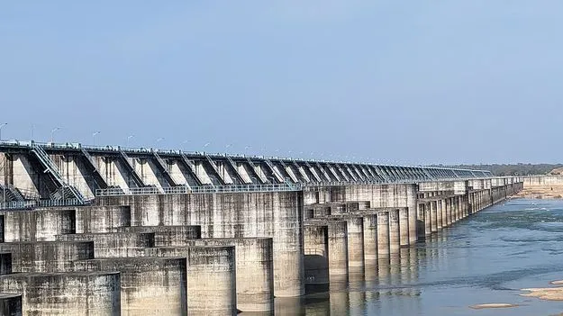 కాళేశ్వరం పేరిట.. లక్ష కోట్లు నీళ్లపాలు