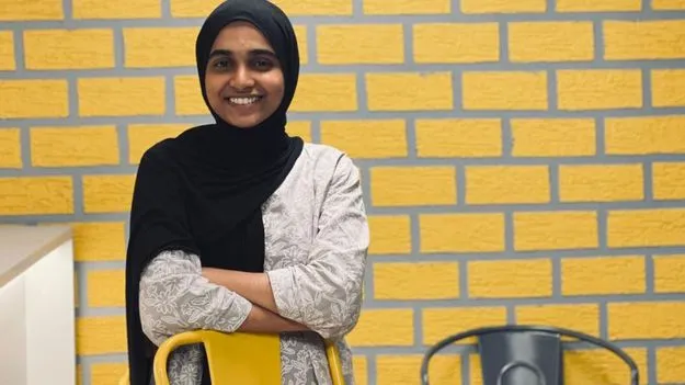 స్కూటీని ఢీకొట్టి కి.మీ. ఈడ్చుకెళ్లిన డీసీఎం వ్యాను