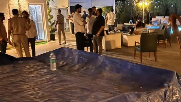 డ్రగ్స్‌ కేసులో నిందితులకు దుబాయ్‌లో ఖాతాలు 