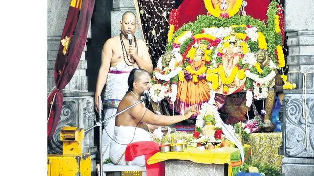శాస్త్రోక్తంగా నిత్య పూజలు 