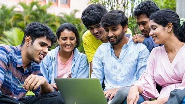 డిగ్రీ విద్యార్థులకు పీఎం ఇంటర్న్‌షిప్‌ స్కీం 