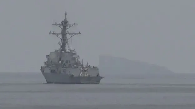 హోర్ముజ్‌లో సీమైన్స్‌ తొలగిస్తున్నాం