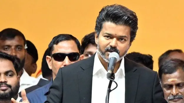 35కు చేరిన విజయ్‌ మంత్రివర్గం